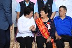 市長與模範母親互動1