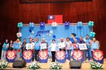 盧市長與模範父親們合影-2