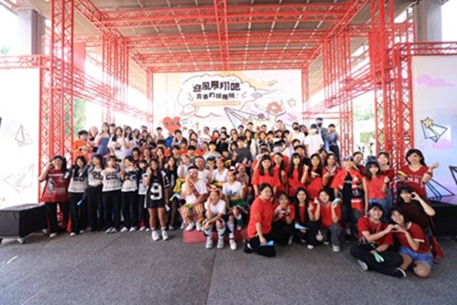 迎風起飛-臺中青少年登台秀自我-共慶國際兒童人權日