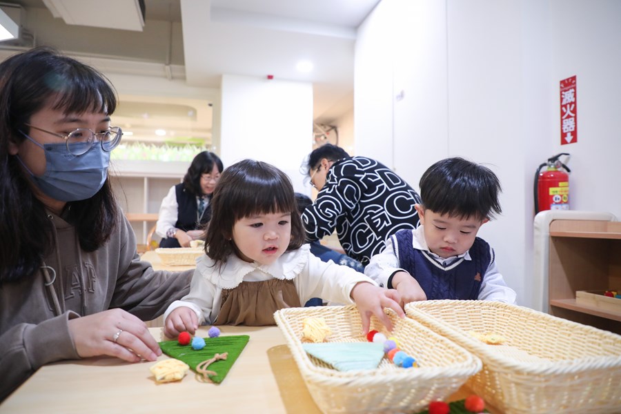 西屯國安公托採日間托育-由專業托育人員照顧28名0至2歲幼兒
