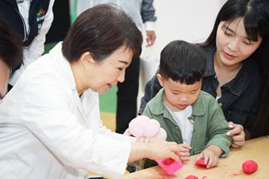 台中親子館5倍增-東勢親子館今開館-盧市長-繼續推動區區親子館