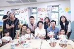 盧市長-江副院長與小朋友們一起秀出作品