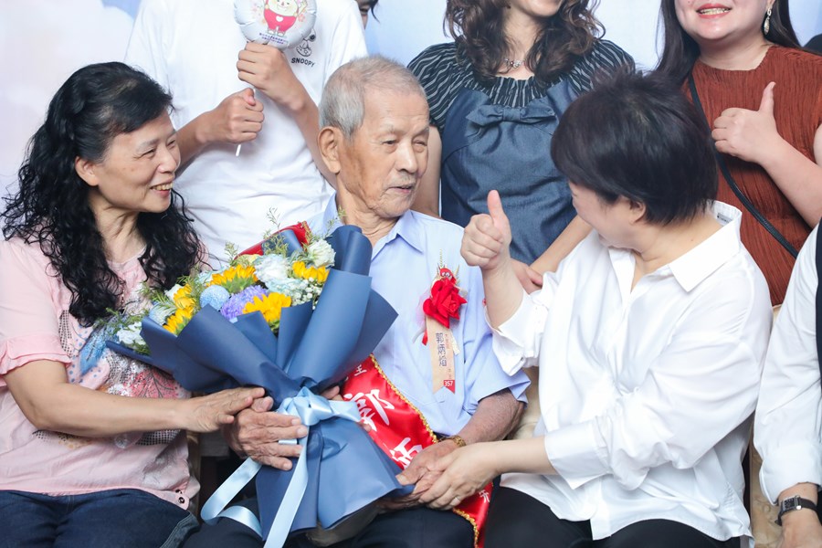 市長代表市府向爸爸們表達最誠摯的祝賀與敬意