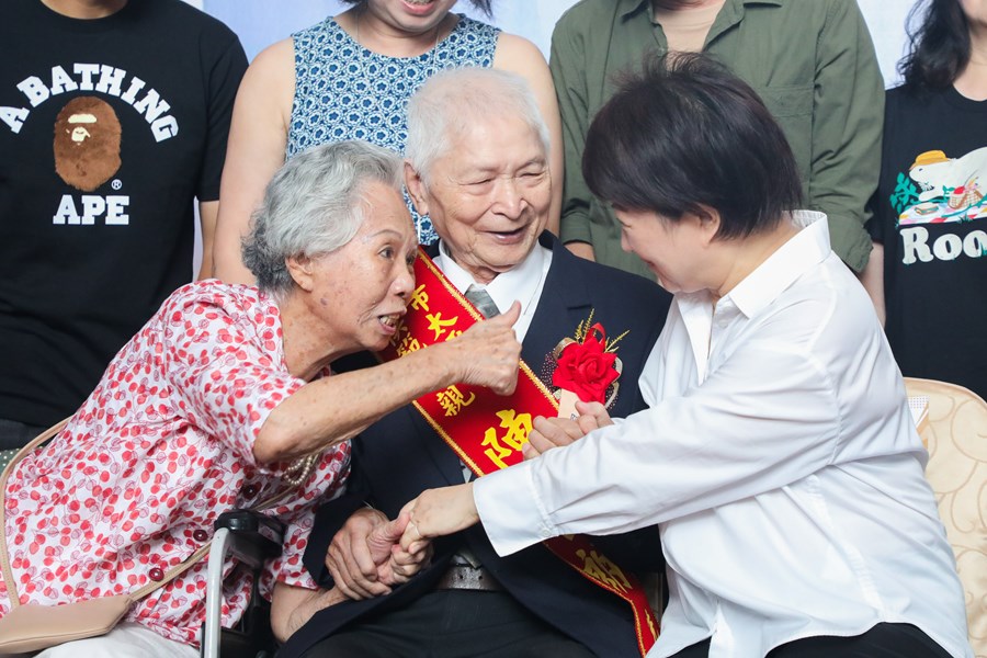 市府祝福所有父親父親節快樂-身體健康-永保青春-心想事成