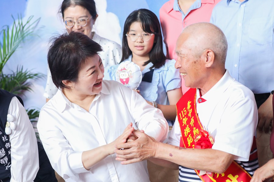 盧市長感謝所有爸爸-他們就像一座山-是家庭最堅實的靠山