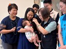 賴副市長與幼兒互動1