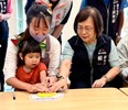 賴副市長與幼兒互動2