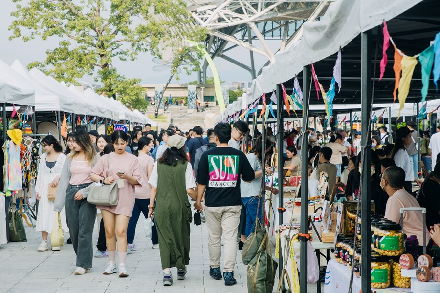 性平音樂會結合性別友善市集吸引人潮